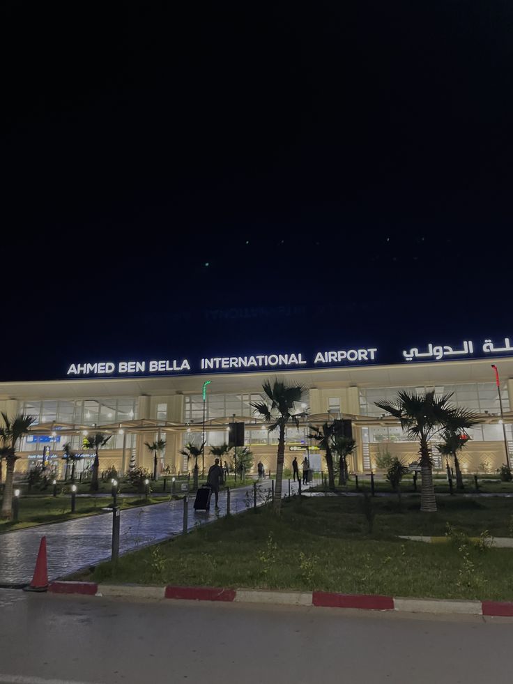 L'aéroport Ahmed Ben Bella (Es Sénia) 