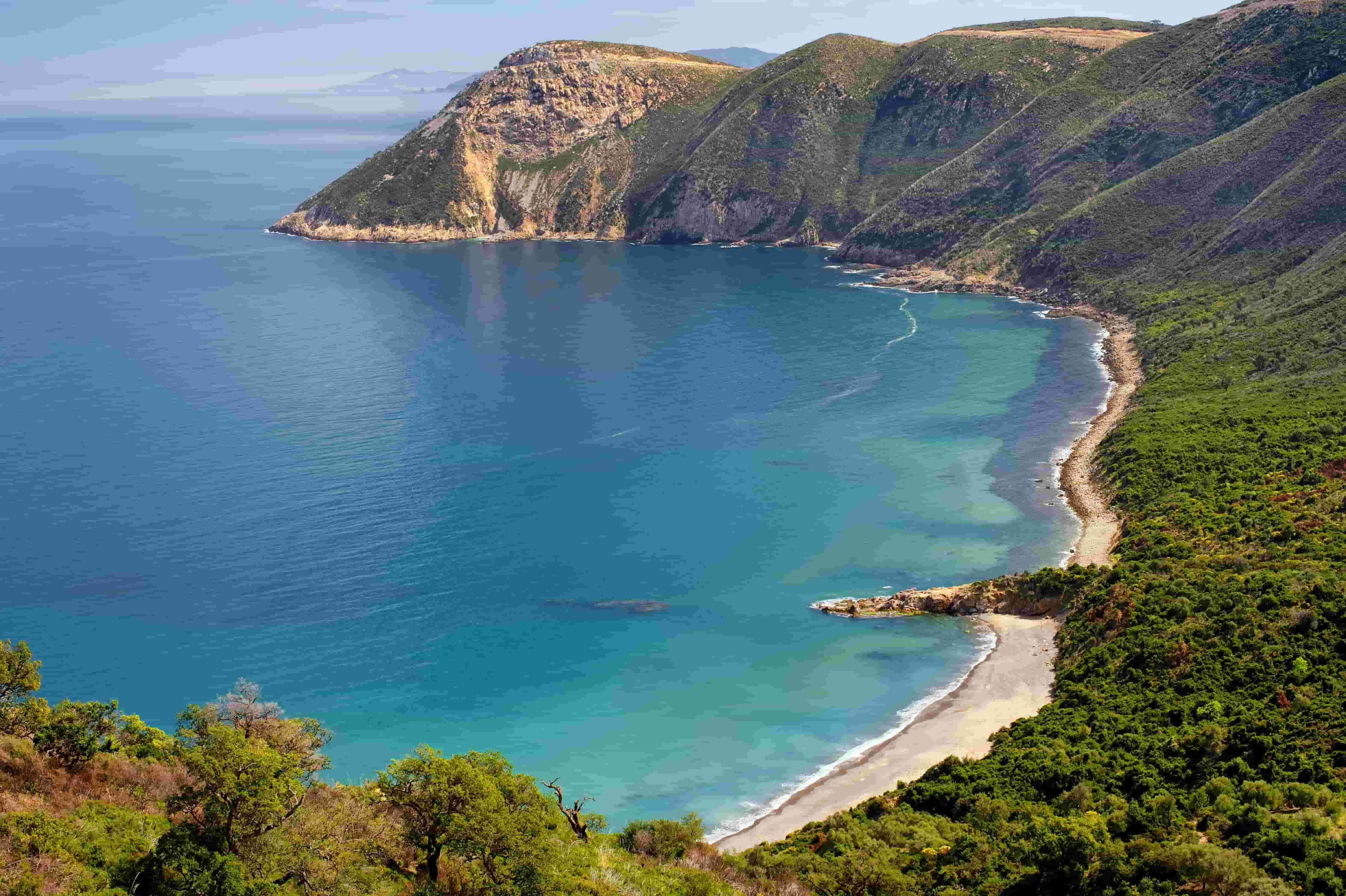 Plages secrètes de Oran et Alger : guide pour les amateurs de baignade