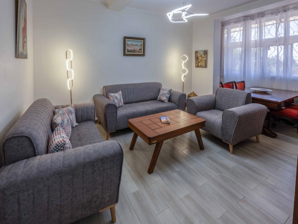 Appart rénové-3 chambres- Cité Malki-Ben Aknoun