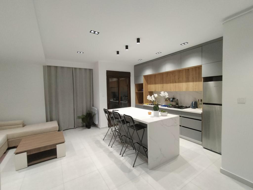 Appartement F3 avec terrasse à Elakid 