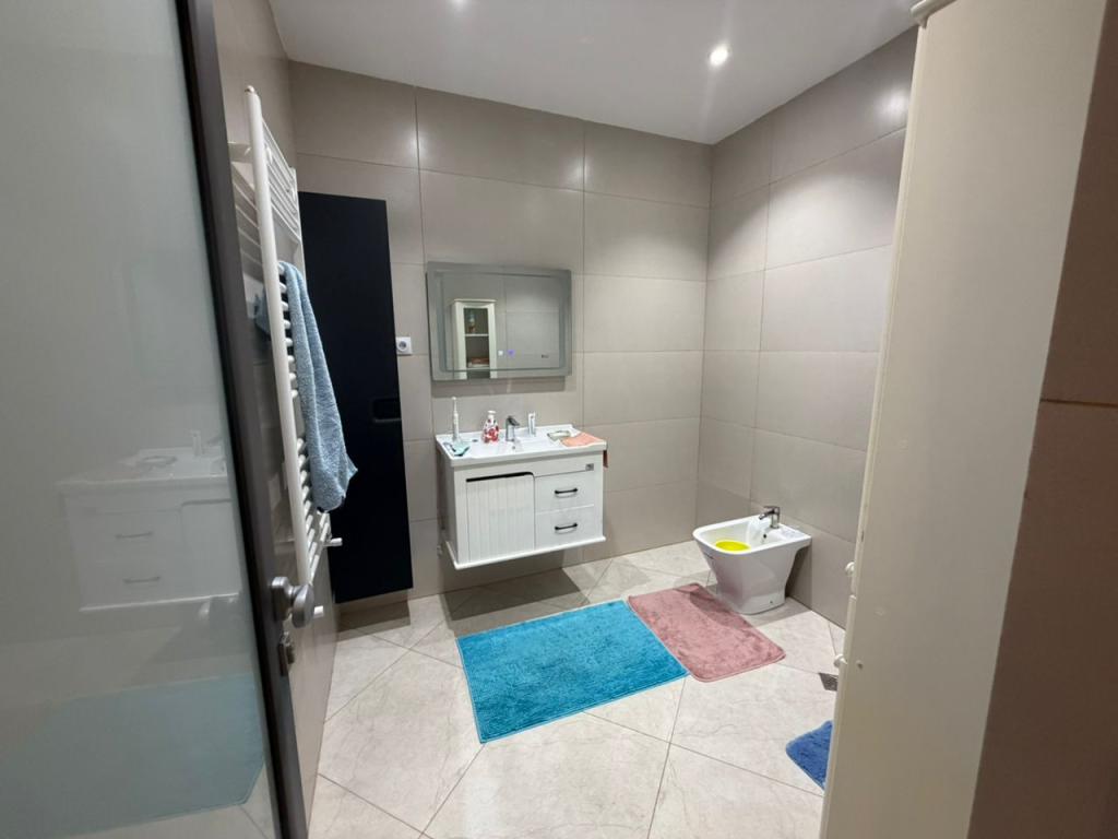 APPARTEMENT 2 EME ETAGE 